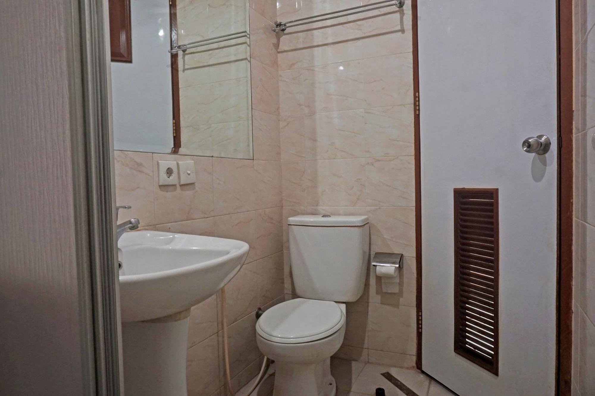 Oyo 671 Hotel Capitol Jakarta Eksteriør billede