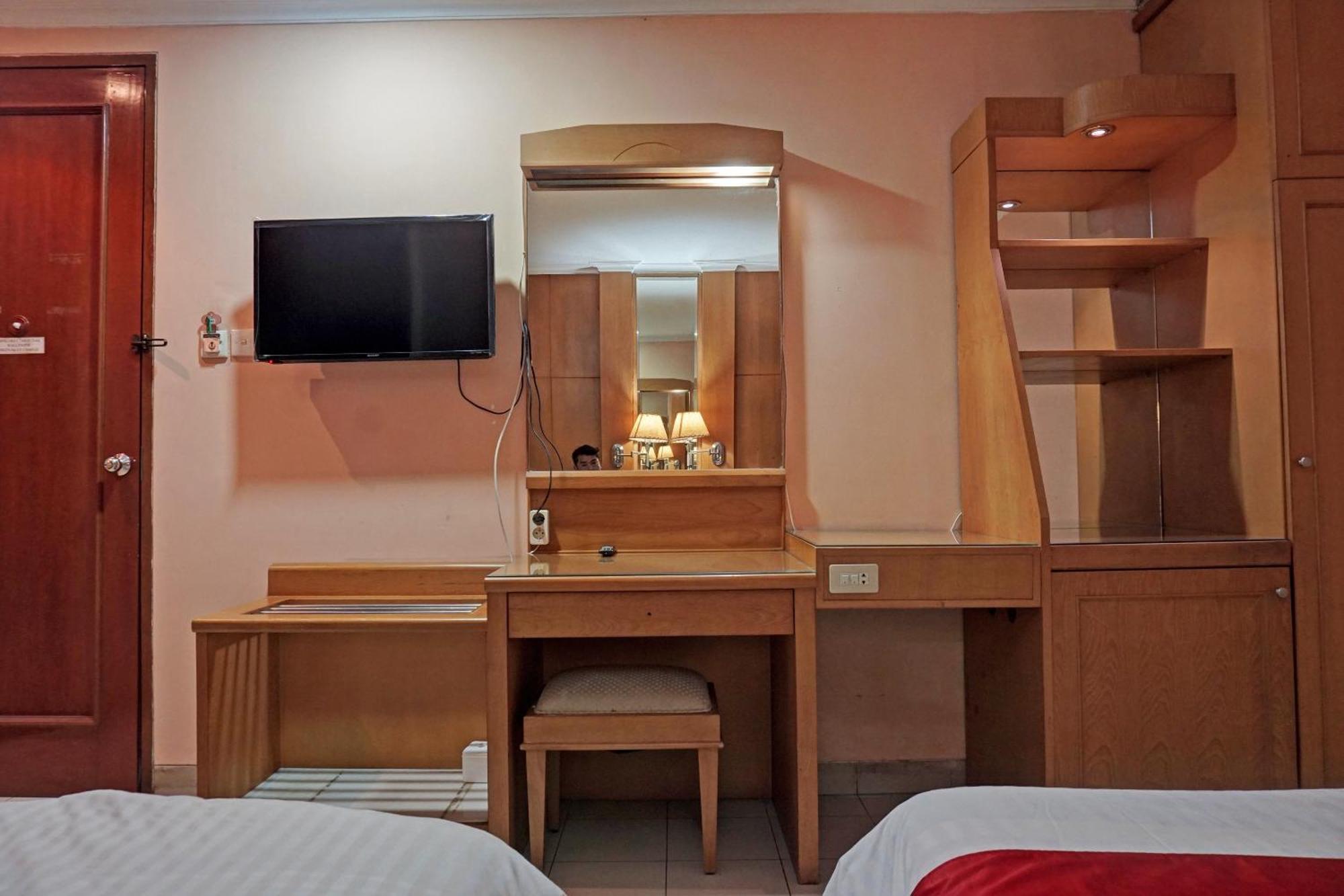 Oyo 671 Hotel Capitol Jakarta Eksteriør billede