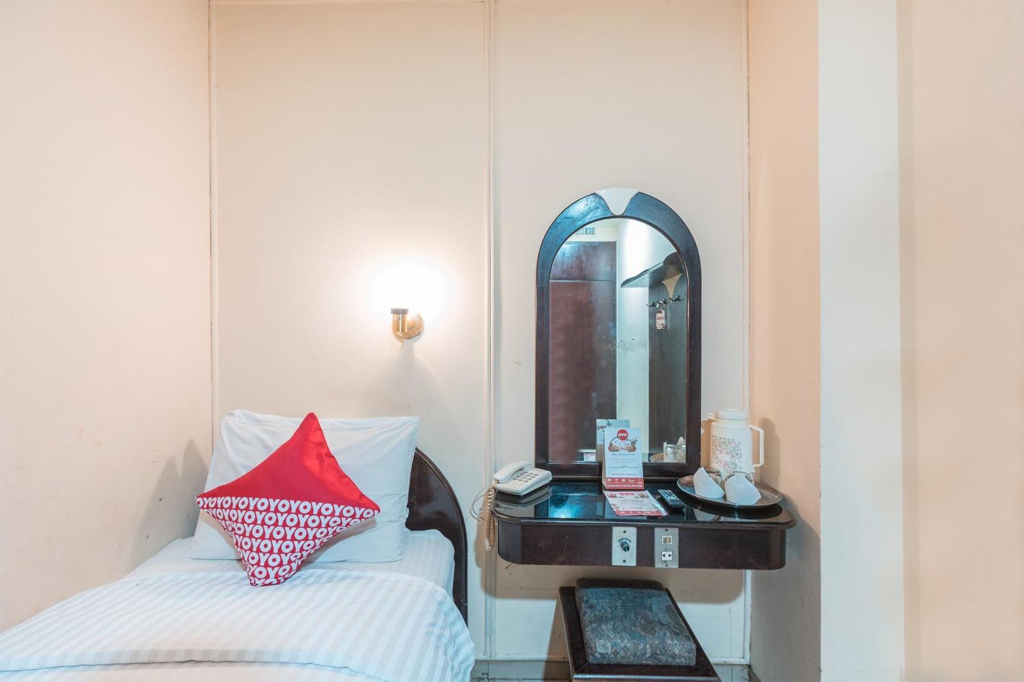 Oyo 671 Hotel Capitol Jakarta Eksteriør billede