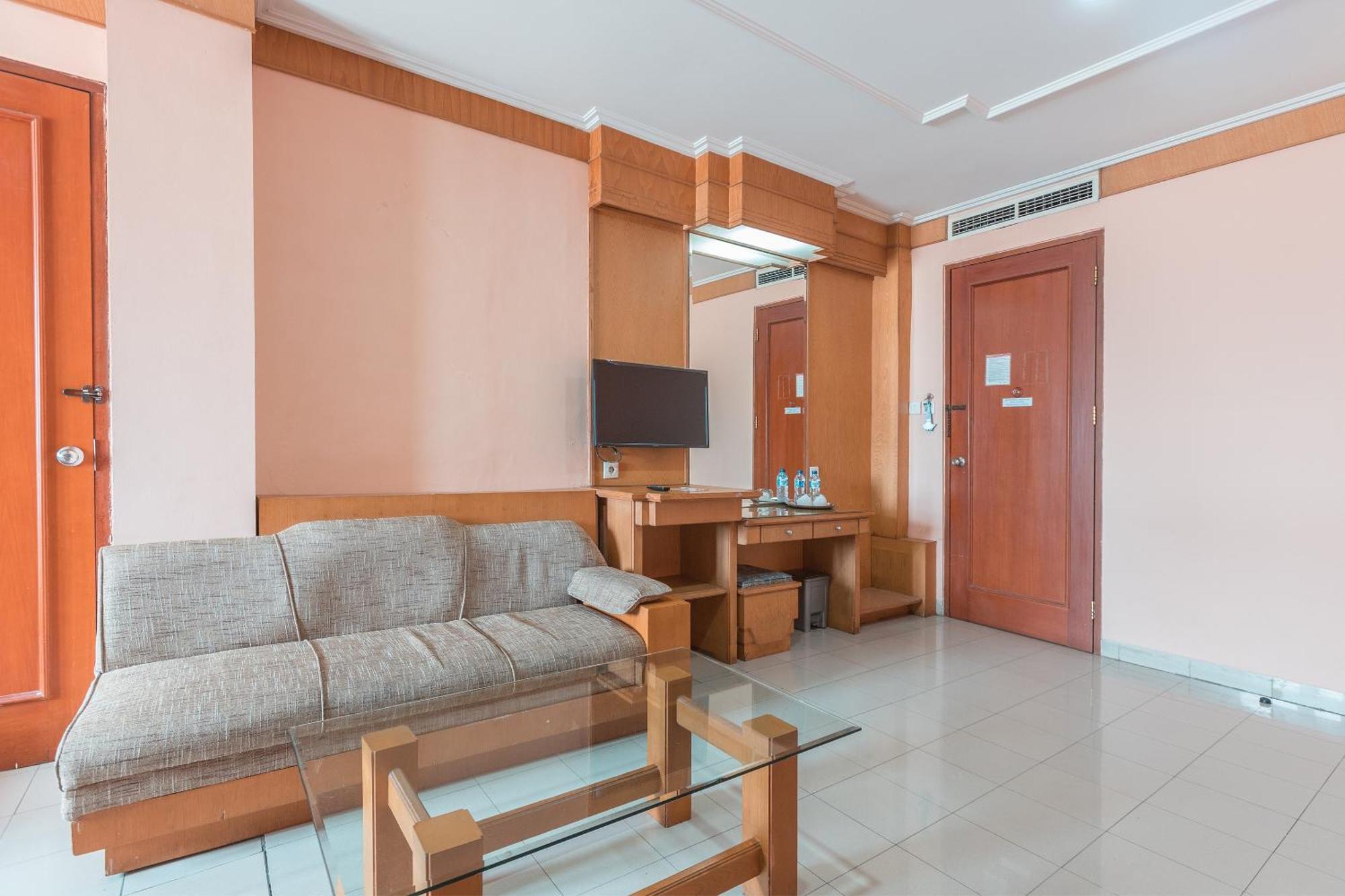 Oyo 671 Hotel Capitol Jakarta Eksteriør billede