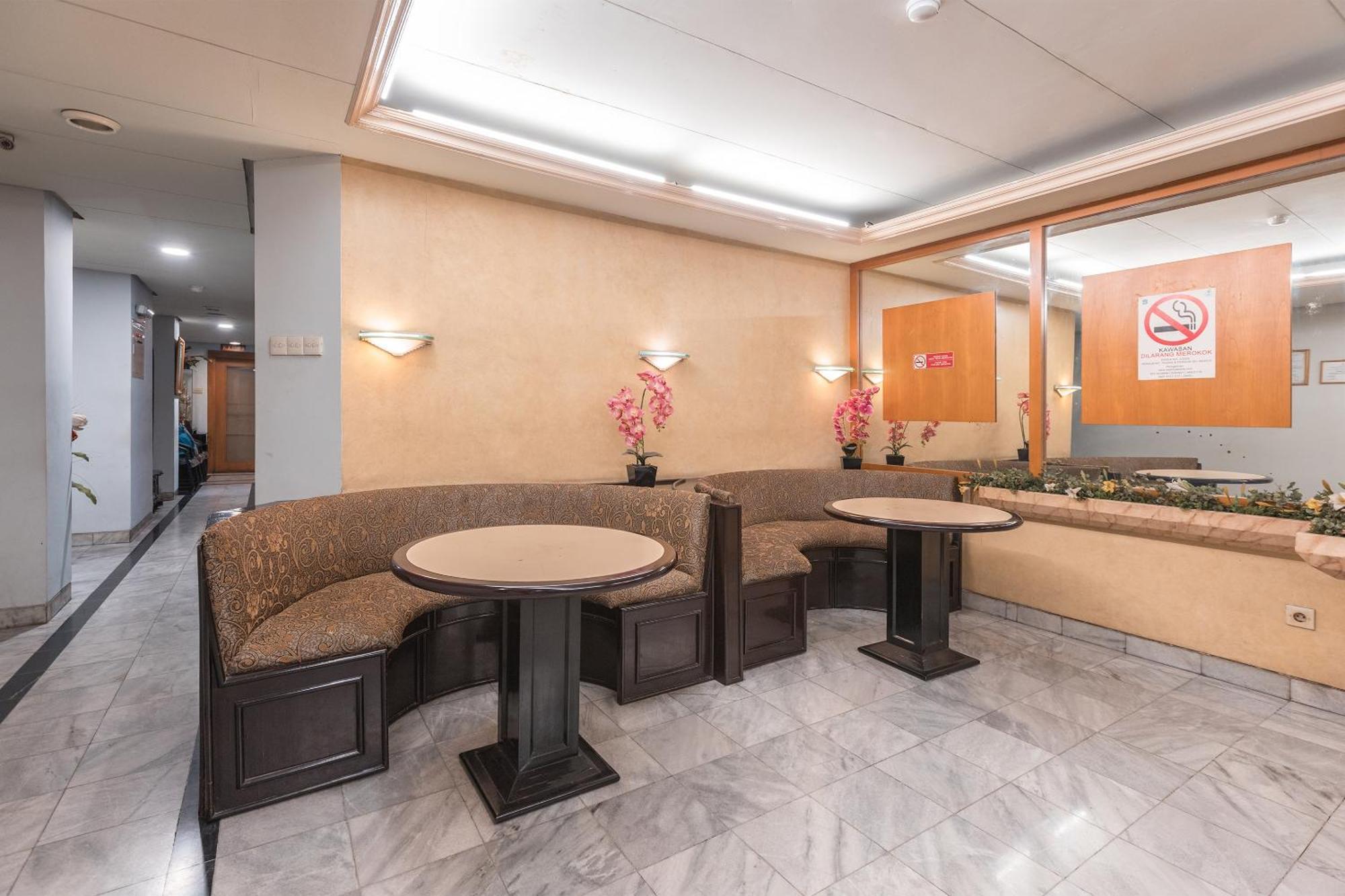 Oyo 671 Hotel Capitol Jakarta Eksteriør billede