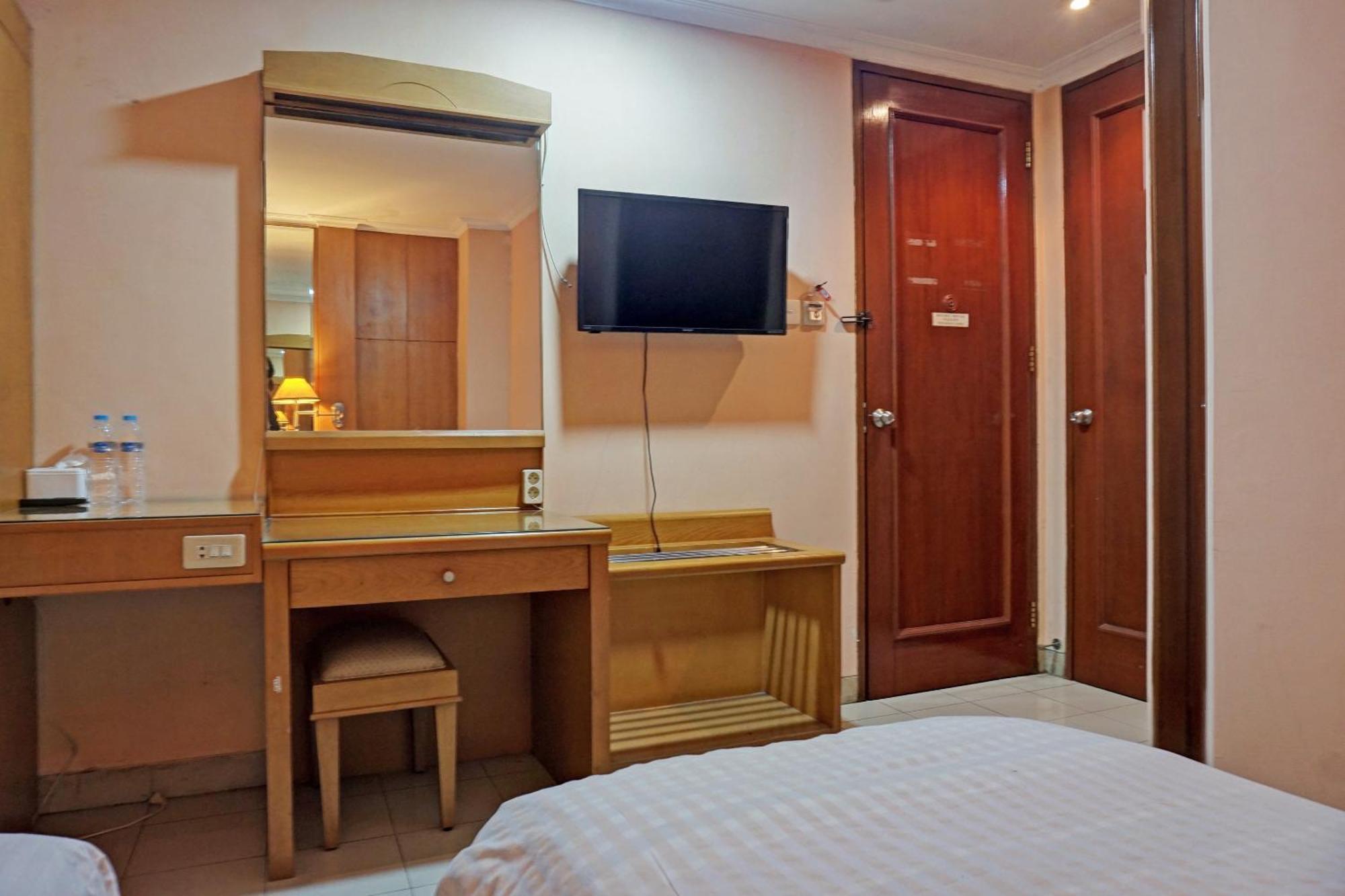 Oyo 671 Hotel Capitol Jakarta Eksteriør billede